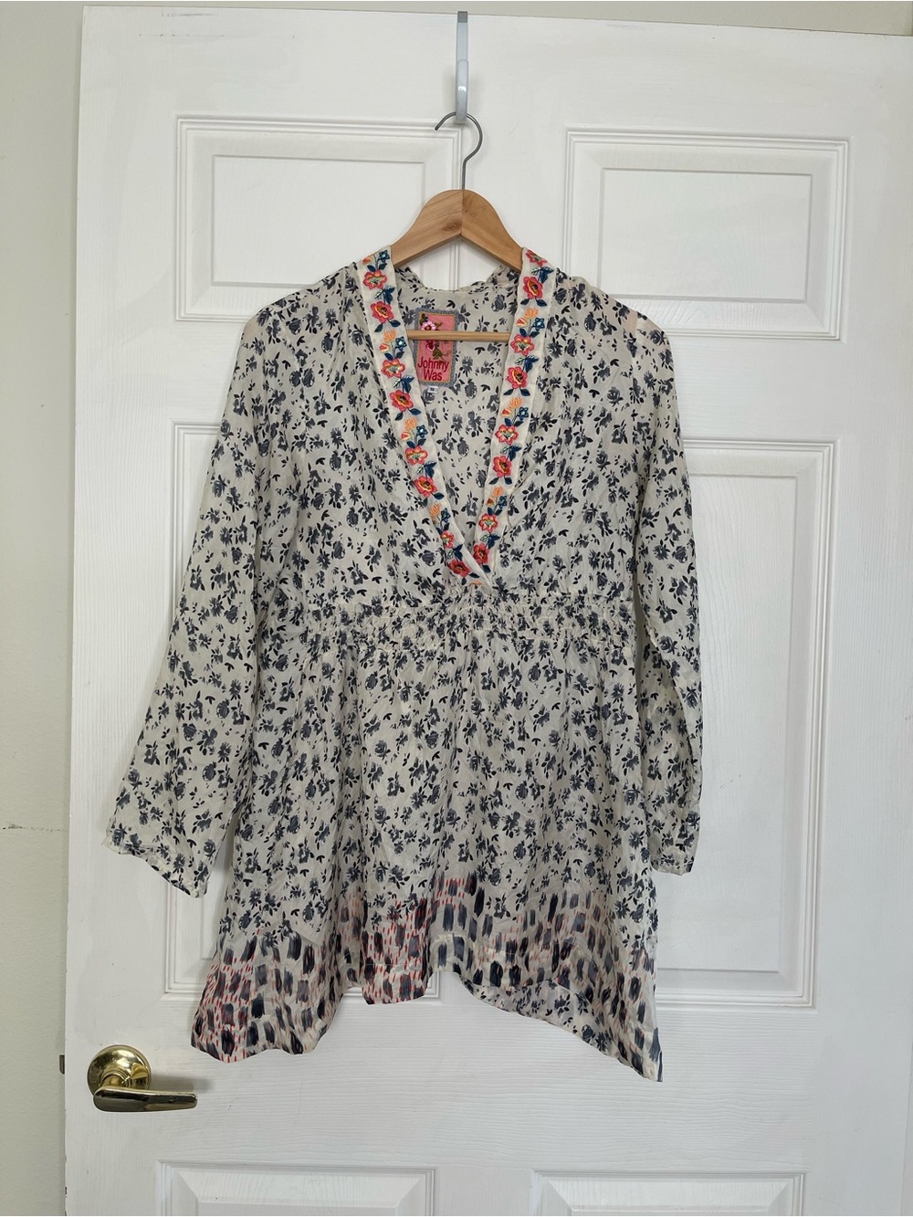 Johnny Was Cream Silk Floral Tunic with Navy Print  Coral Trim boho legenlook